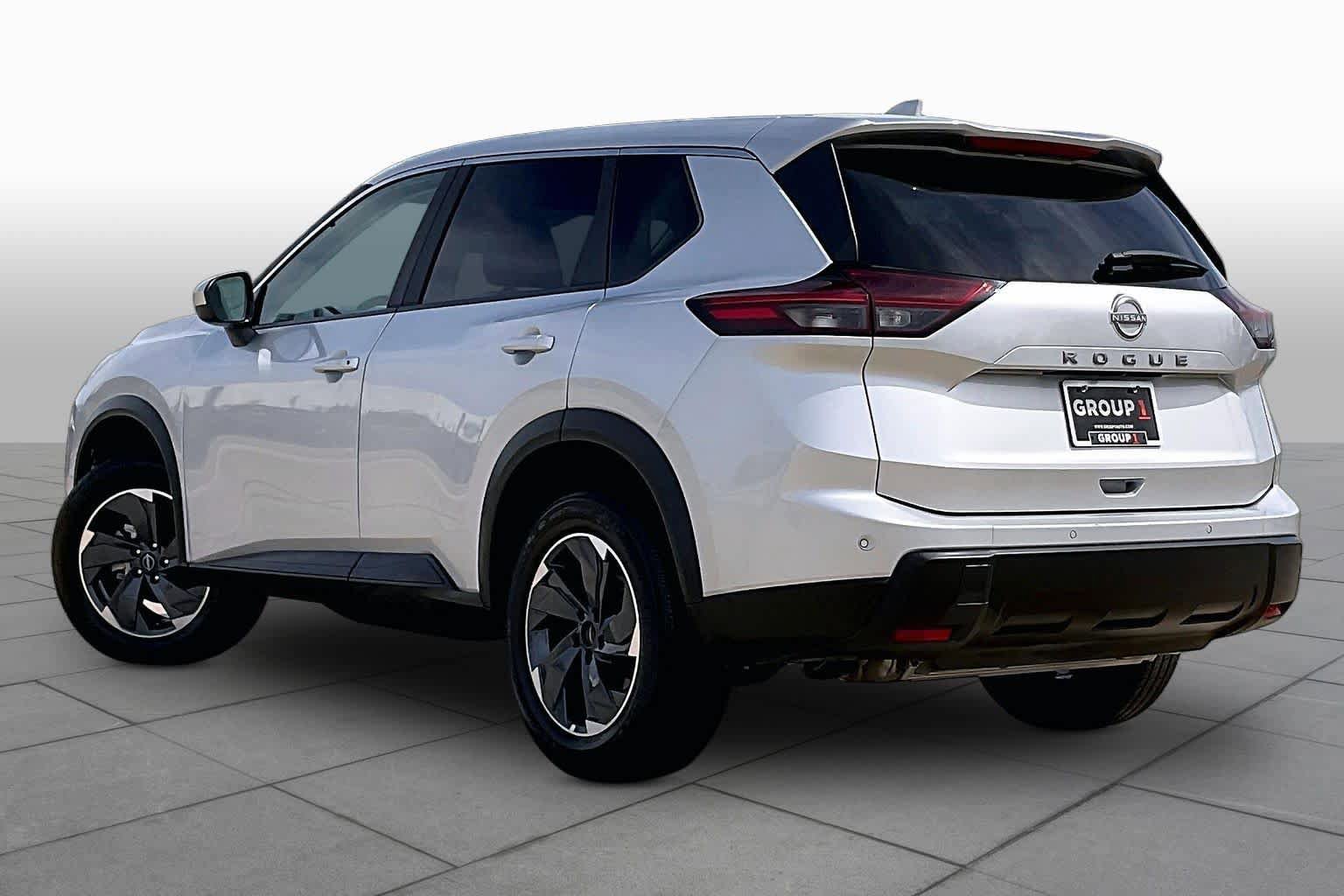 Used 2025 Nissan Rogue SV FWD image 11