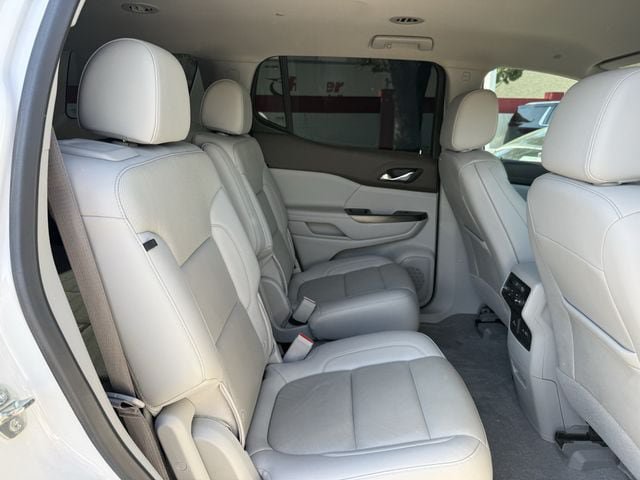 Used 2021 GMC Acadia SLT w/ Technology Package FWD image 32