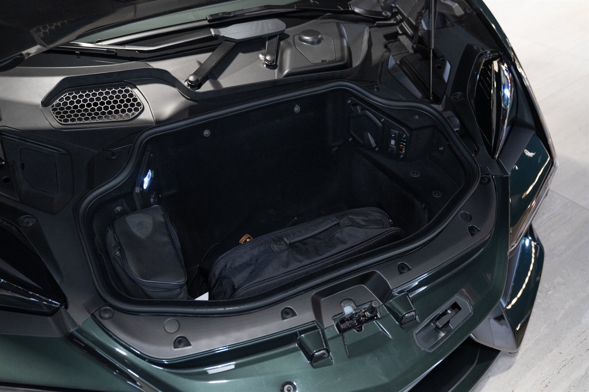 Used 2024 Lamborghini Revuelto AWD/4WD image 41