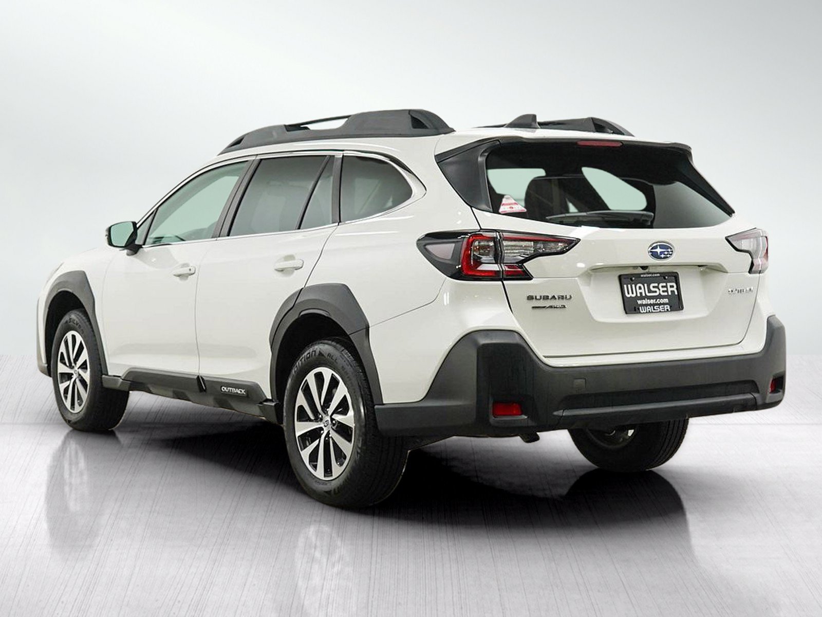 Used 2025 Subaru Outback Premium AWD/4WD image 3