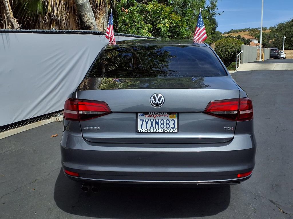 Used 2017 Volkswagen Jetta S image 6