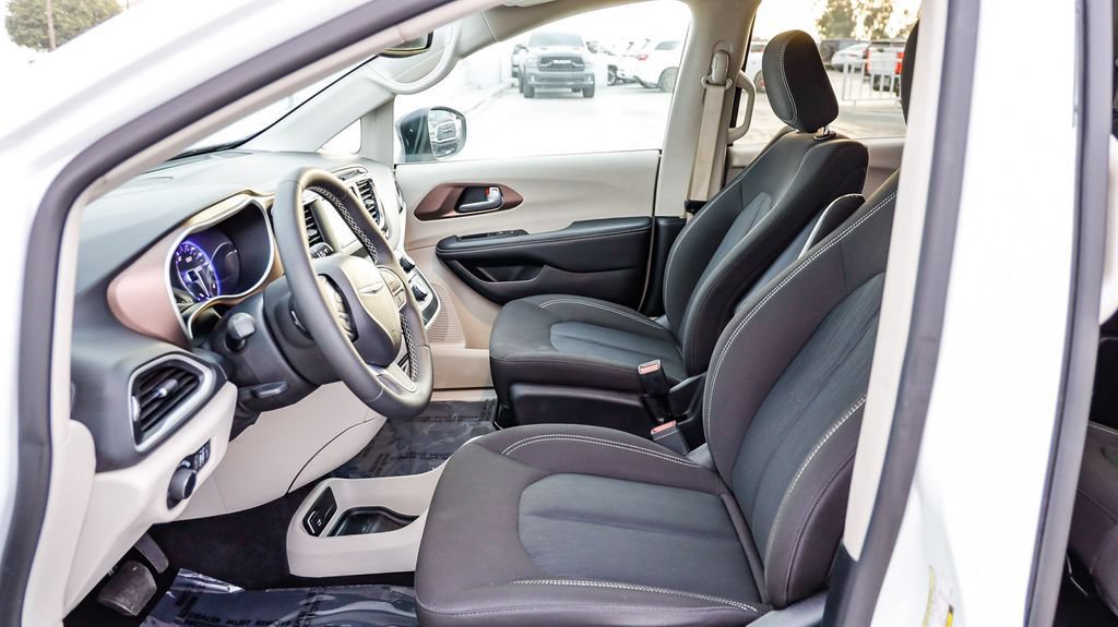 Used 2024 Chrysler Voyager LX FWD image 21