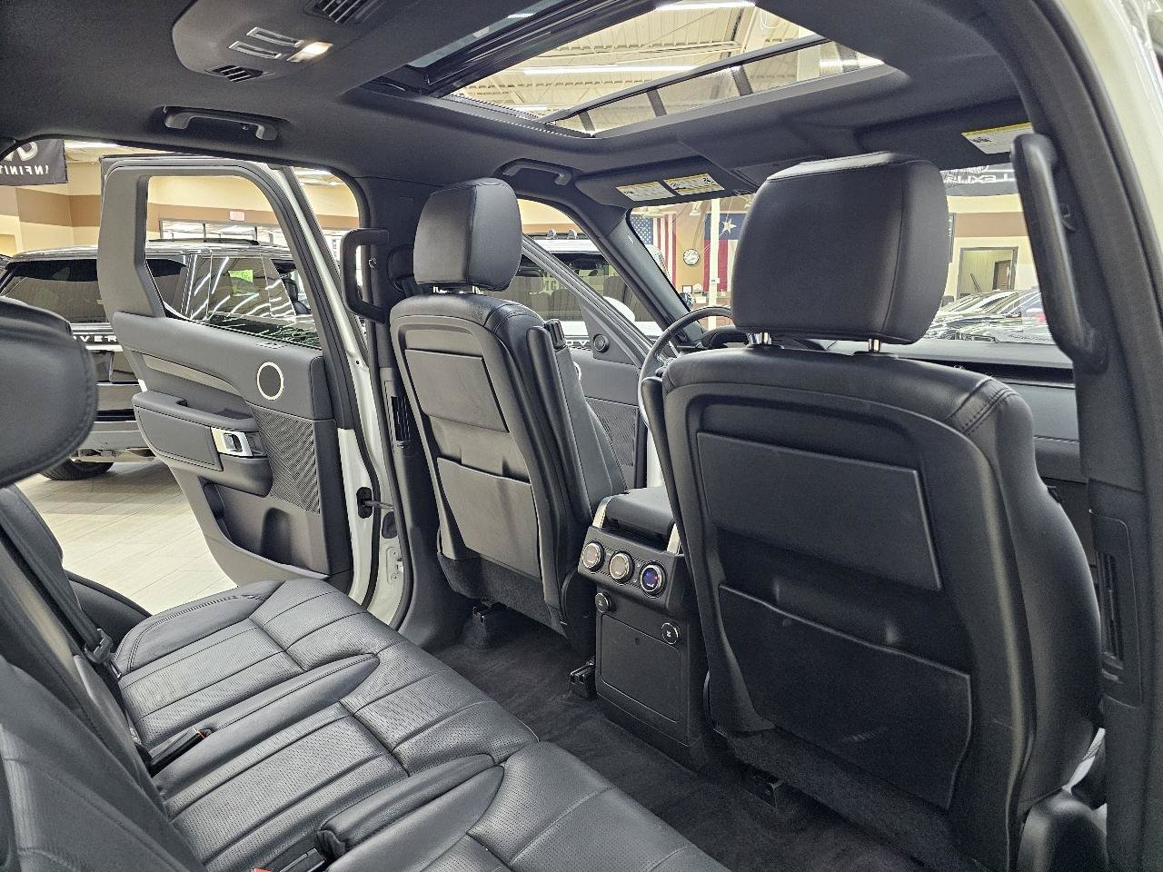 Used 2018 Land Rover Discovery HSE AWD/4WD image 25