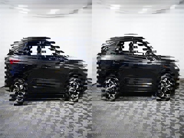 Certified 2023 Ford Escape ST-Line Select w/ Tech Pack #2 image 10