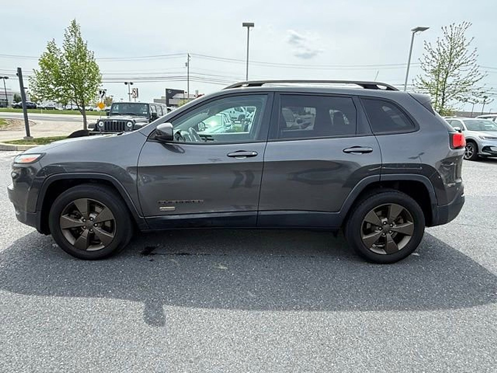 Used 2017 Jeep Cherokee 75th Anniversary image 7