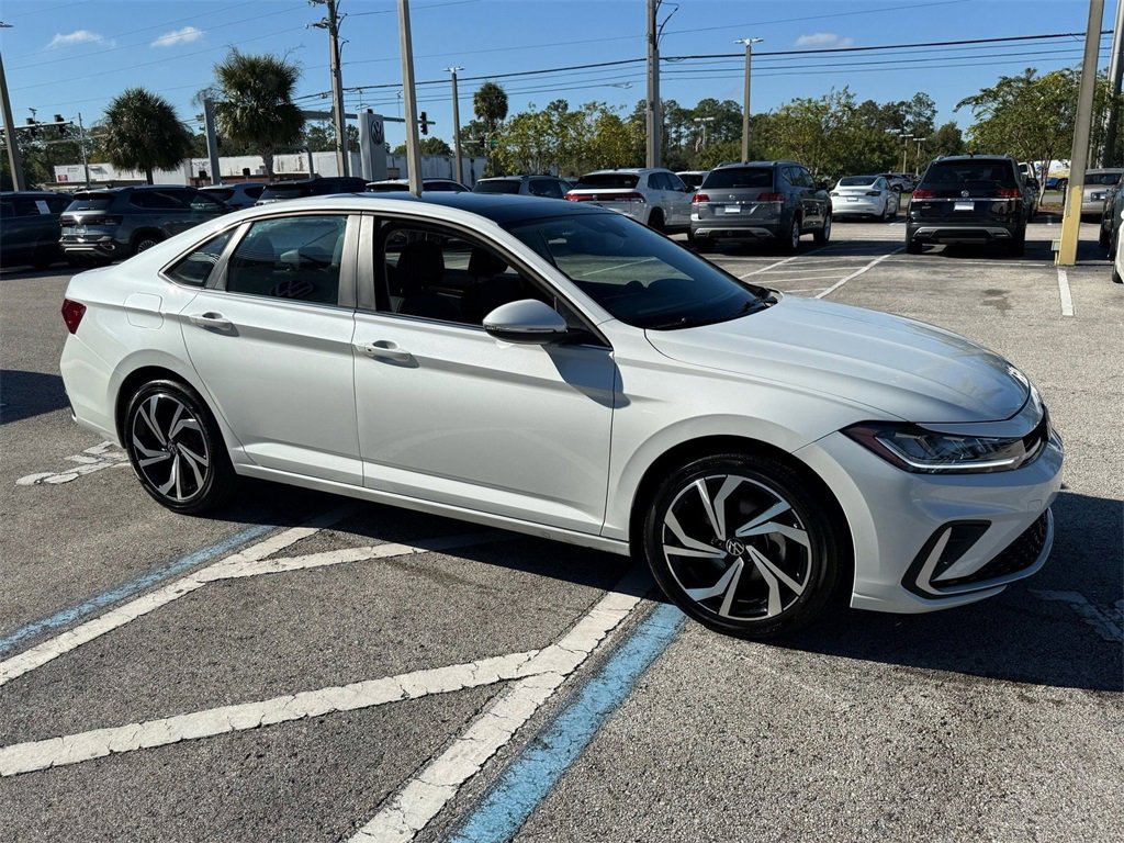 Certified 2025 Volkswagen Jetta SEL image 18