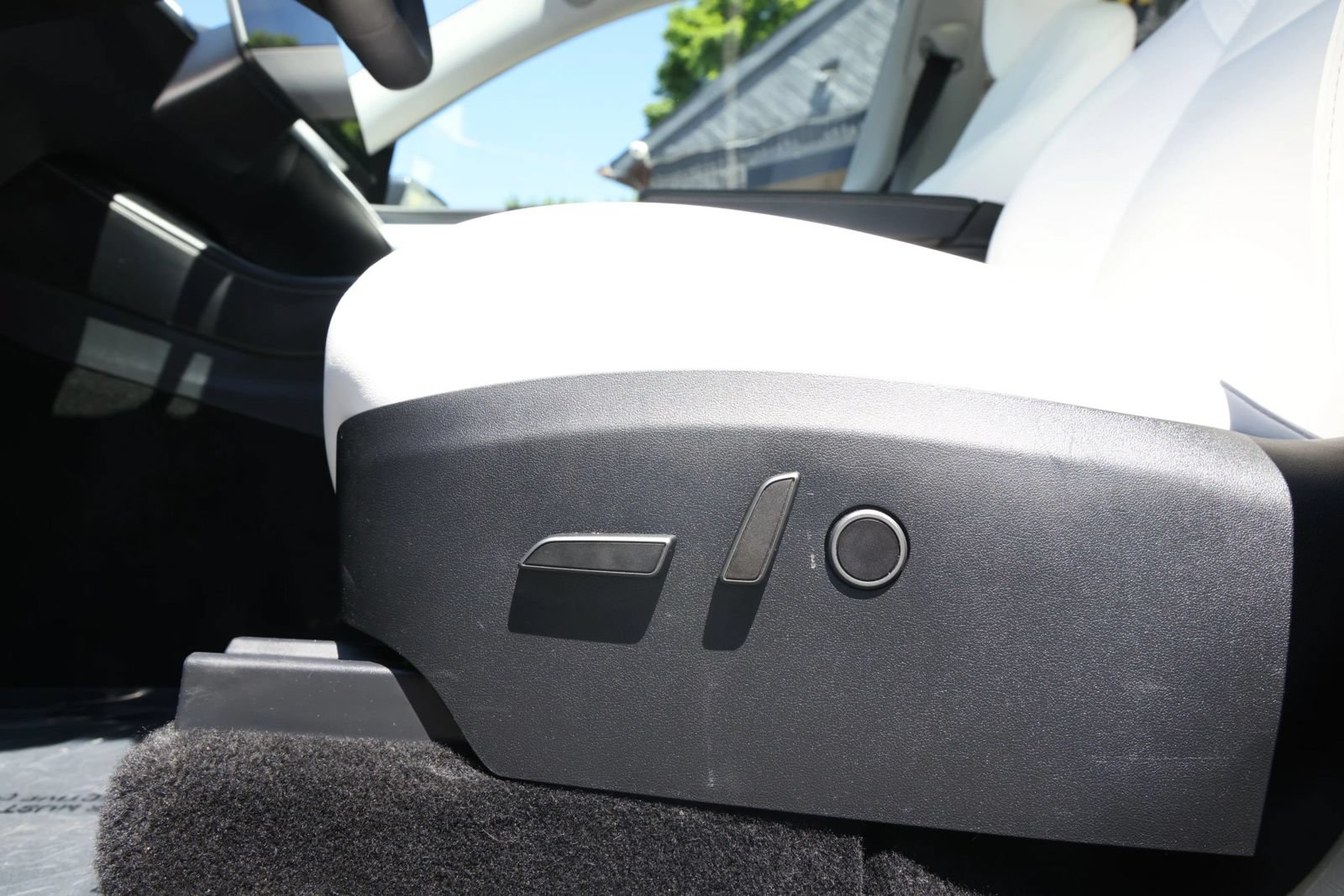 Used 2024 Tesla Model Y Long Range AWD/4WD image 23