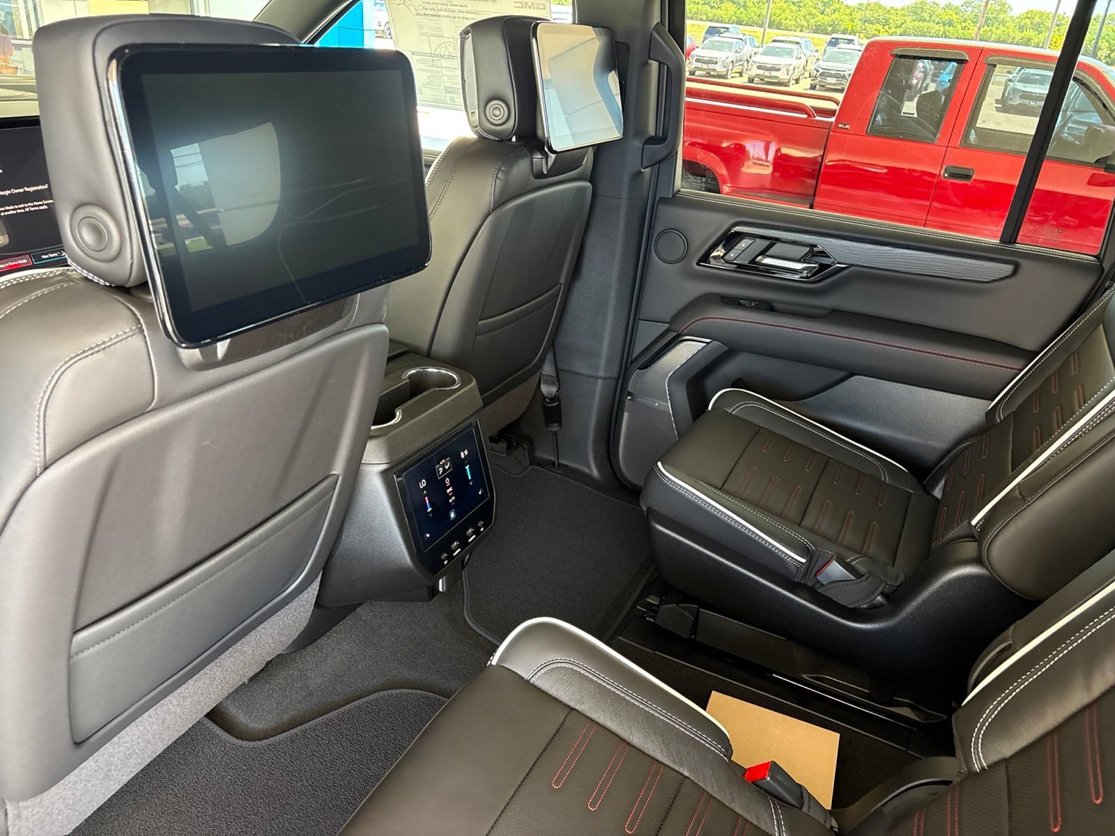 New 2026 GMC Yukon XL AT4 Ultimate AWD/4WD image 19