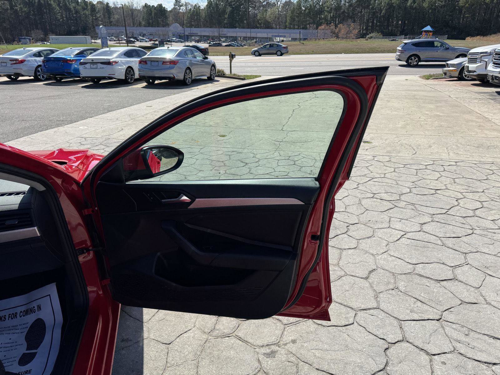 Used 2017 Volkswagen Passat 1.8T SEL Premium image 16