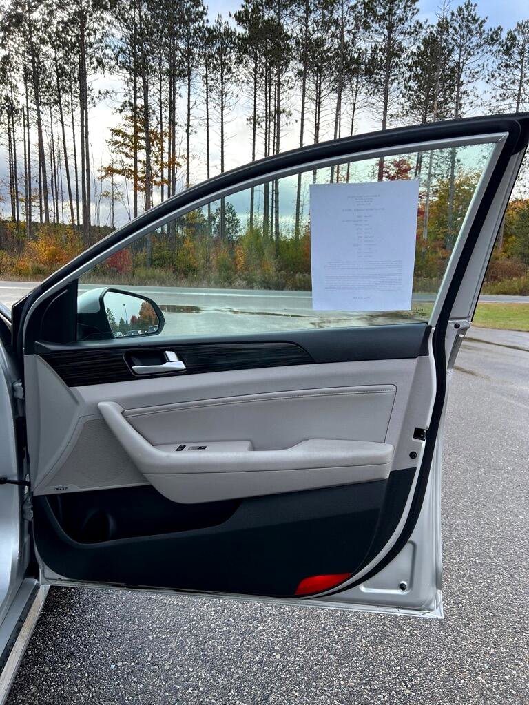 Used 2016 Hyundai Sonata Limited w/ Option Group 04 image 16