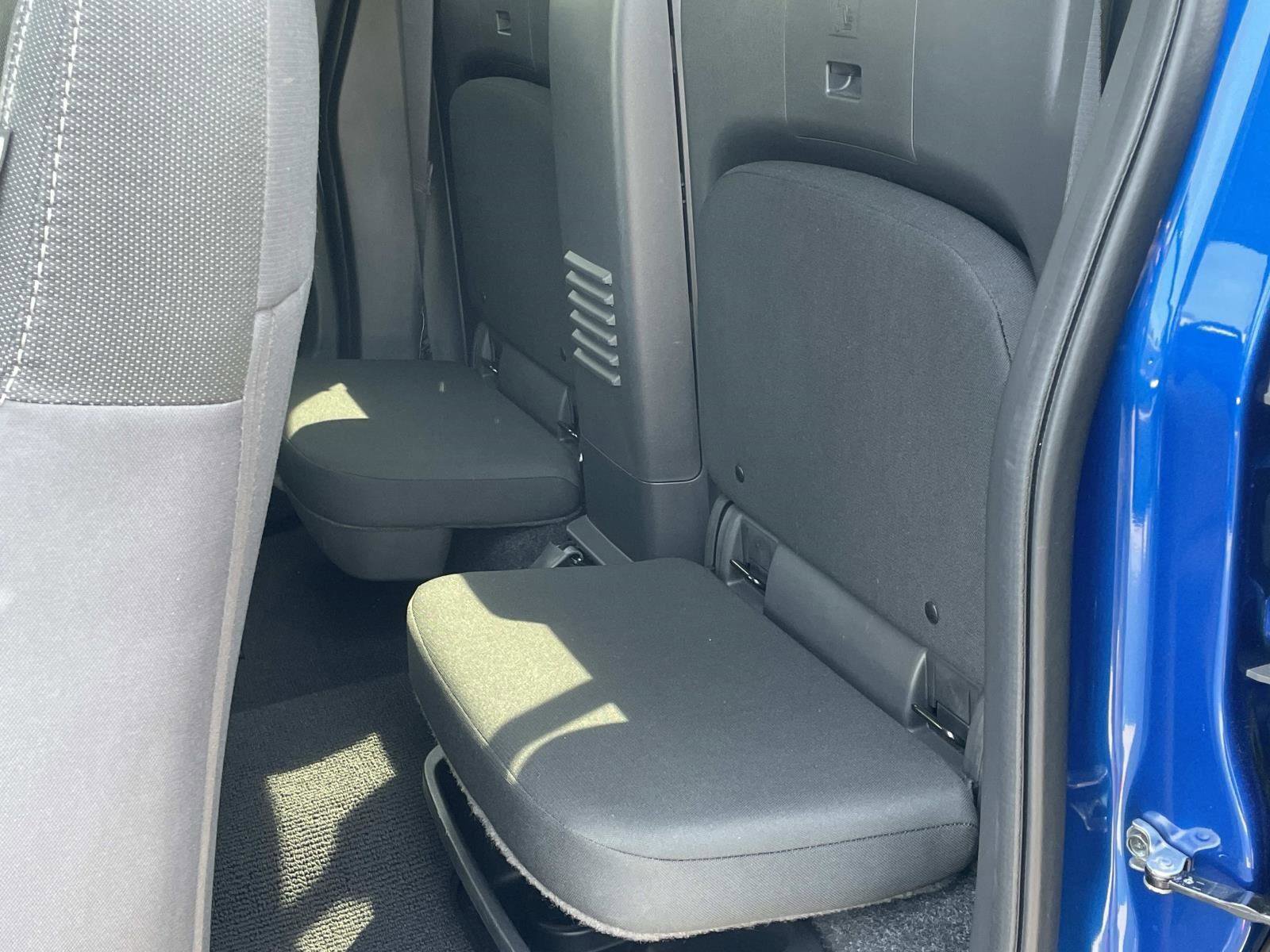 Used 2024 Nissan Frontier SV w/ SV Convenience Package image 9