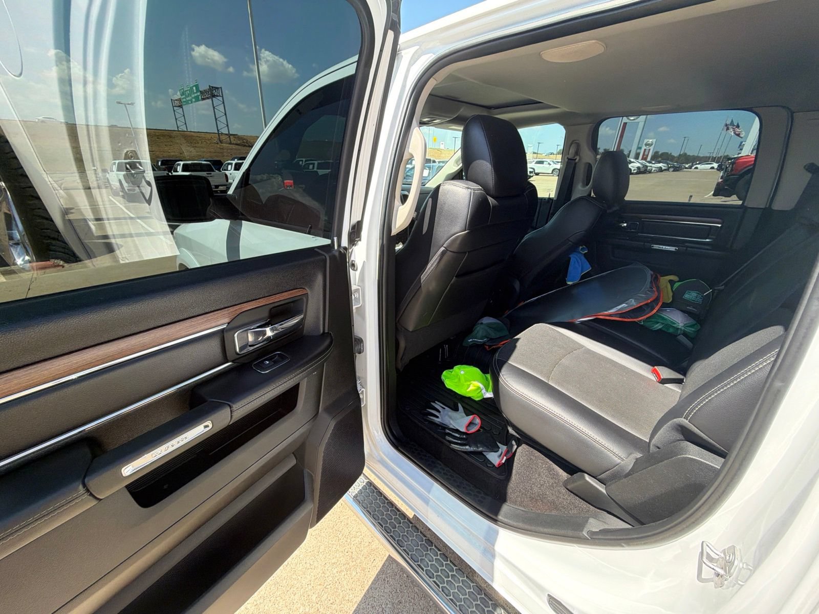 Used 2017 RAM 1500 Laramie w/ Convenience Group AWD/4WD image 15
