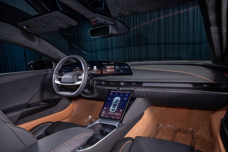 Used 2025 Lucid Air Touring image 16