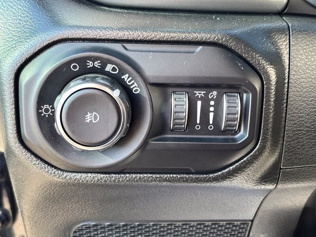 Used 2022 Jeep Wrangler Unlimited Sahara AWD/4WD image 28