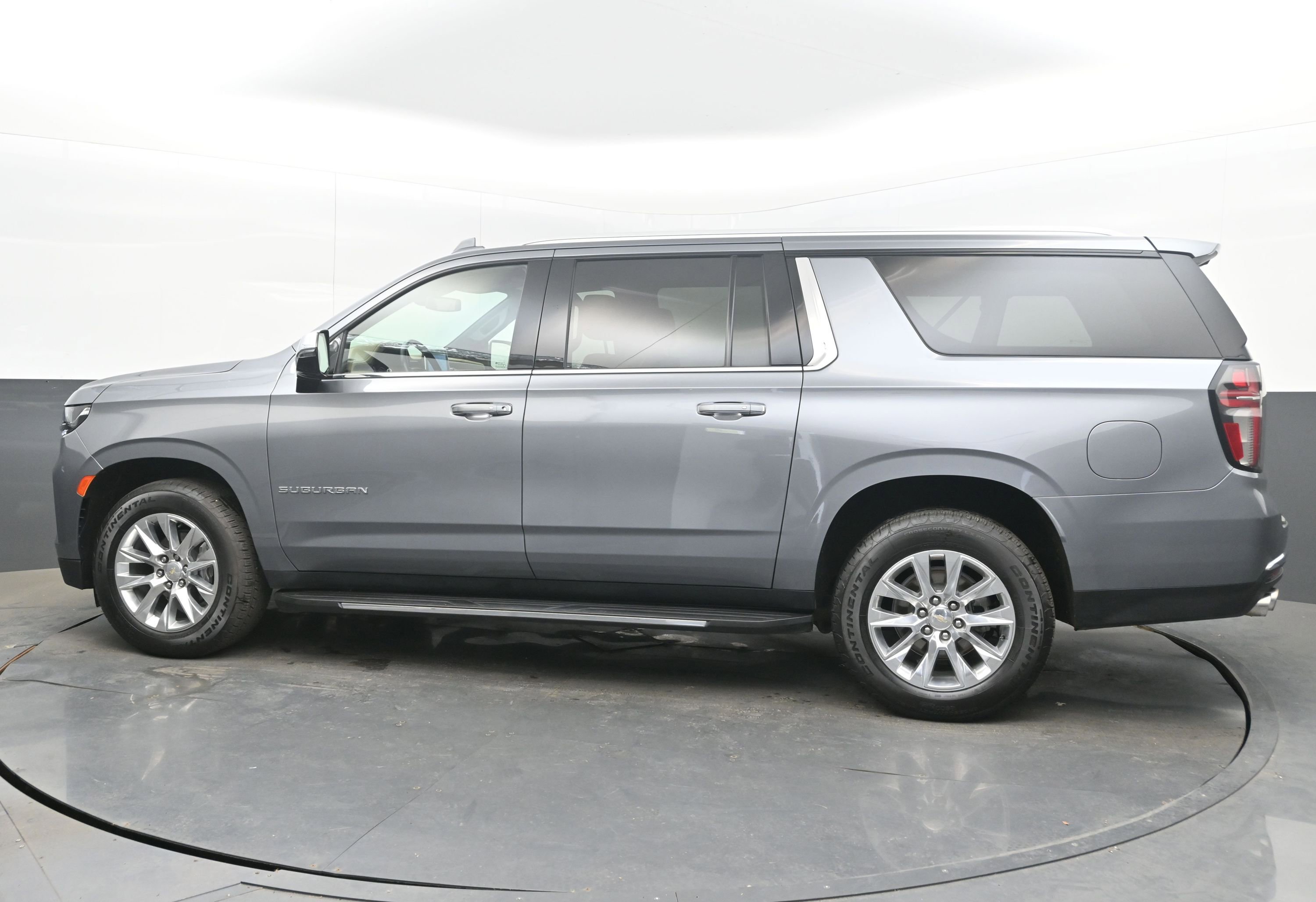 Used 2021 Chevrolet Suburban Premier image 7