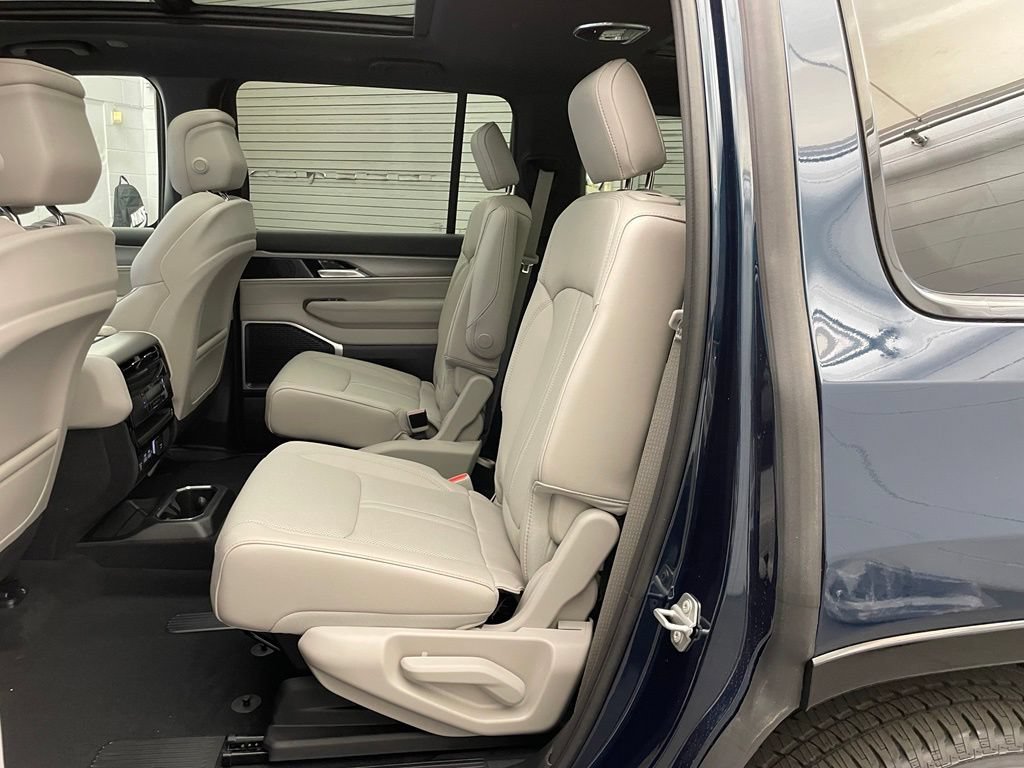 New 2026 Jeep Grand Wagoneer 2WD w/ Premium Group I image 19