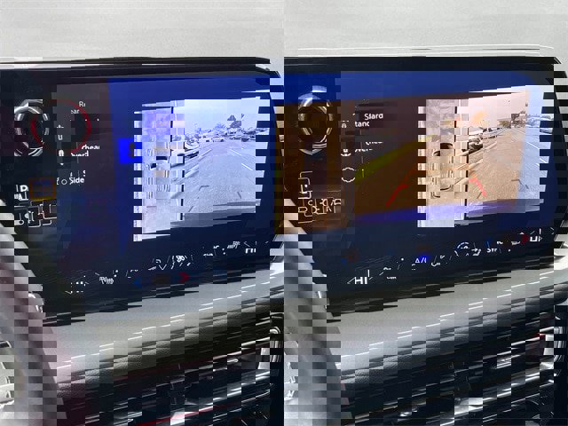 Used 2024 Chevrolet Traverse LT image 18