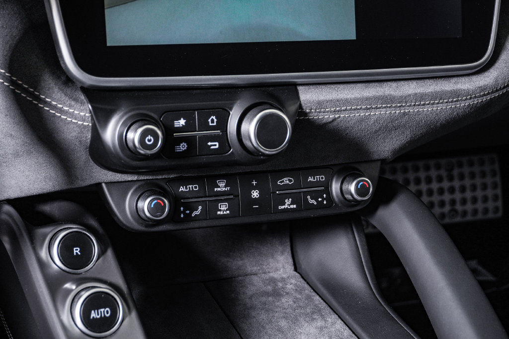 Used 2018 Ferrari GTC4Lusso AWD/4WD image 31