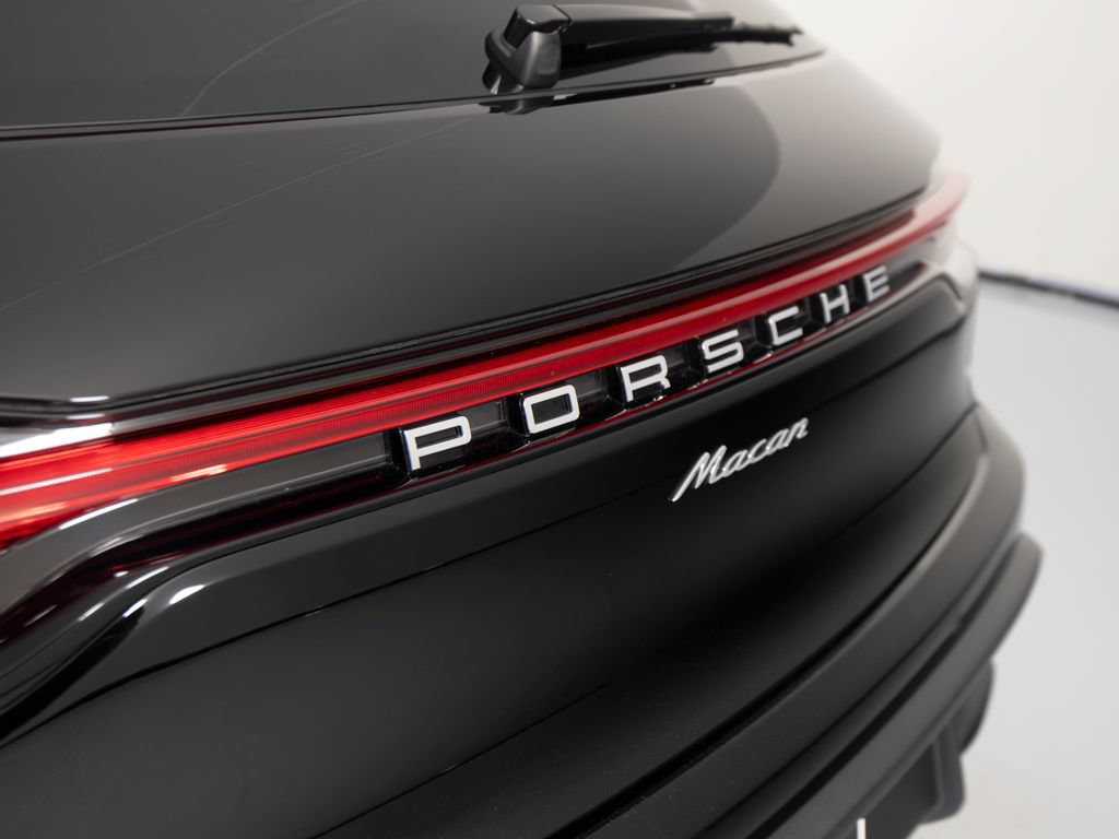 Certified 2026 Porsche Macan AWD/4WD image 42