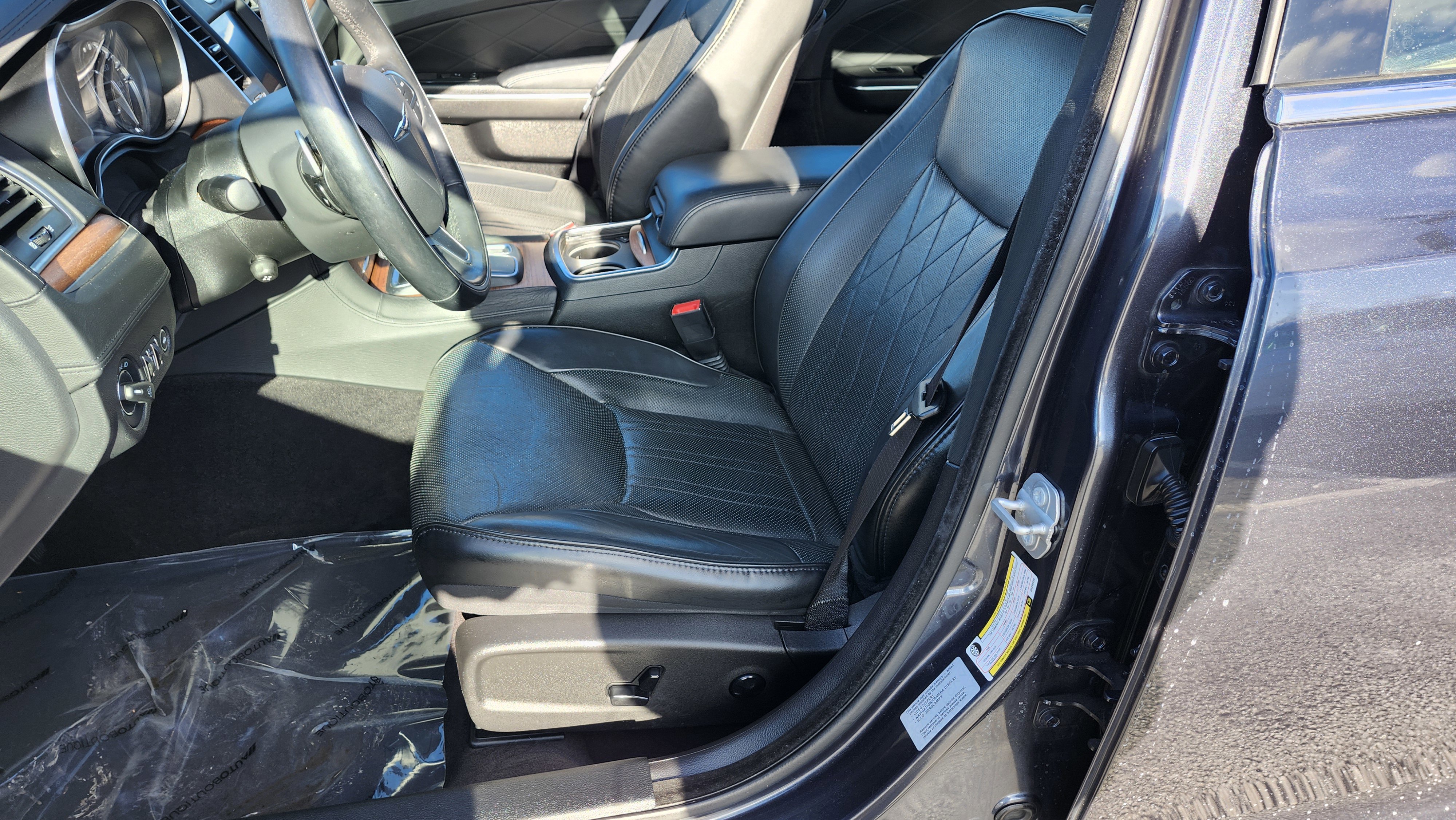 Used 2016 Chrysler 300 C Platinum image 19