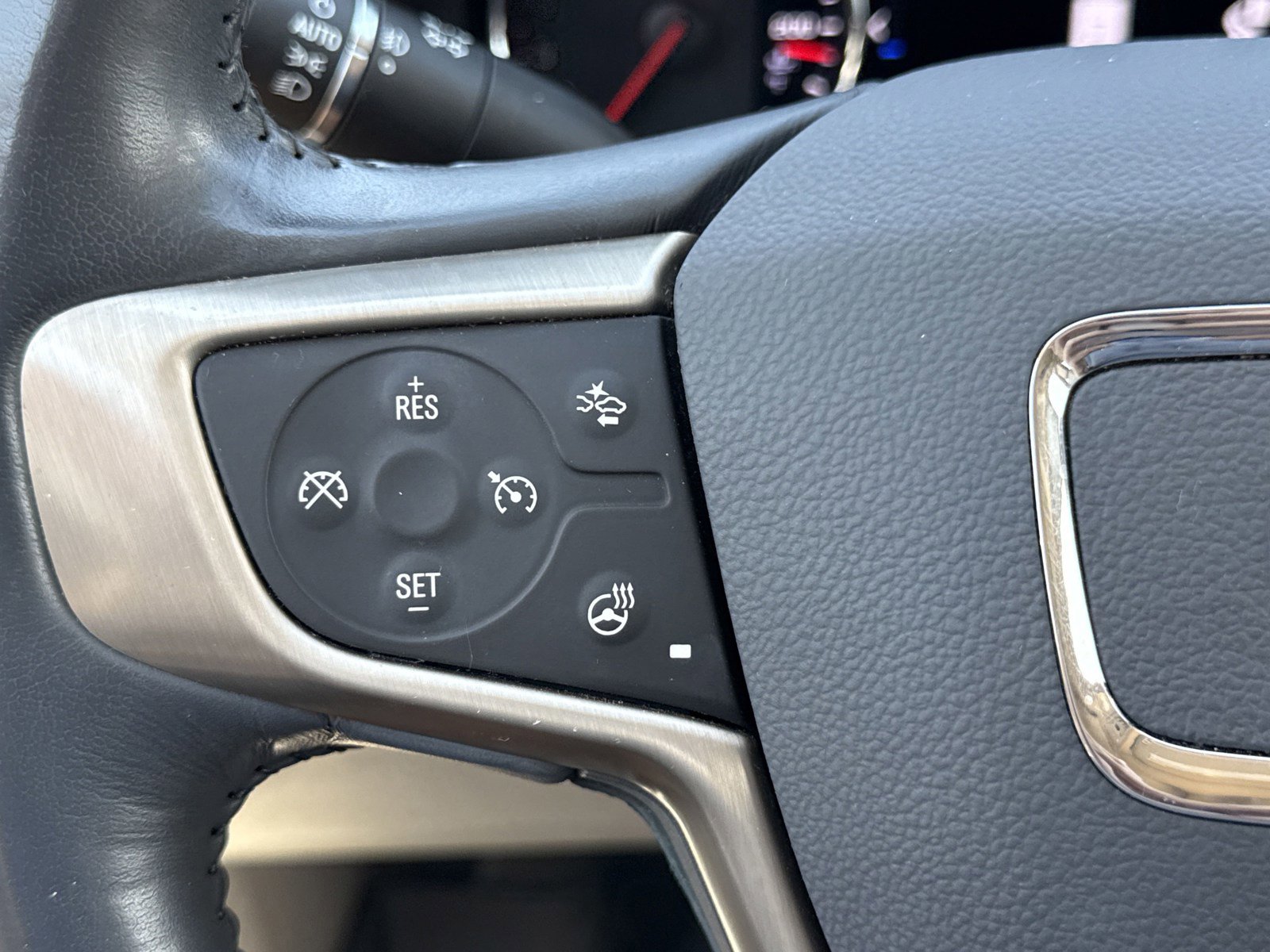 Used 2022 GMC Acadia Denali w/ Denali Technology Package image 25