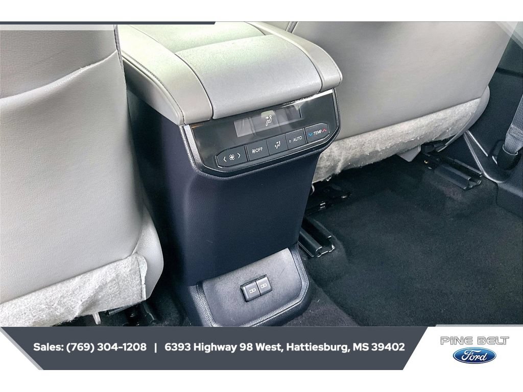 Used 2023 Toyota Highlander XLE FWD image 25