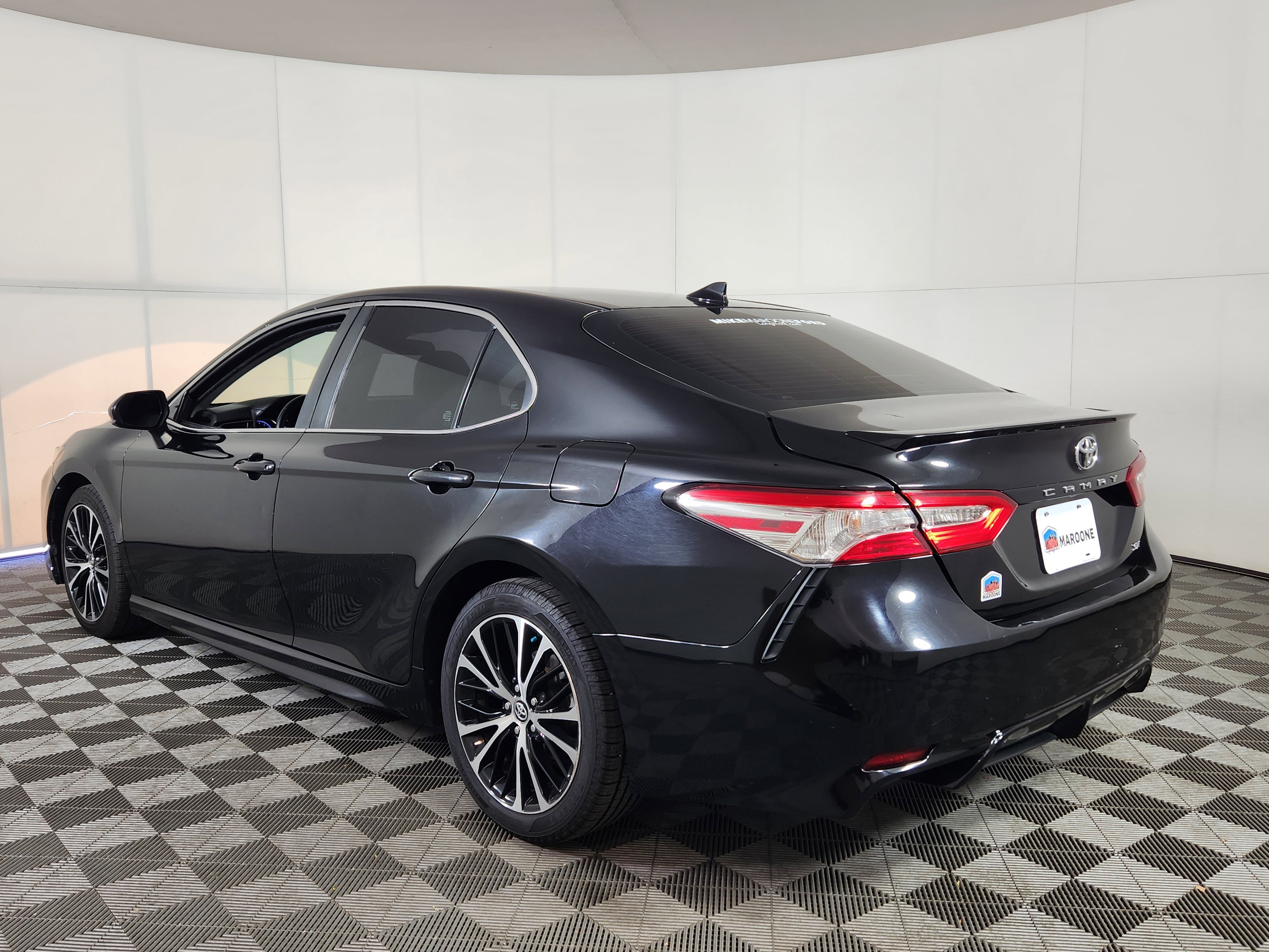 Used 2020 Toyota Camry SE FWD image 5
