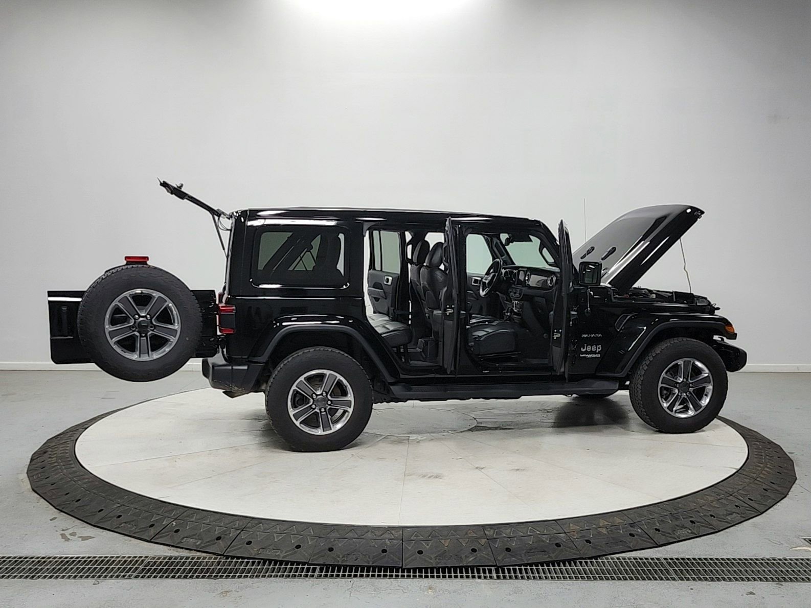 Used 2021 Jeep Wrangler Unlimited Sahara AWD/4WD image 16