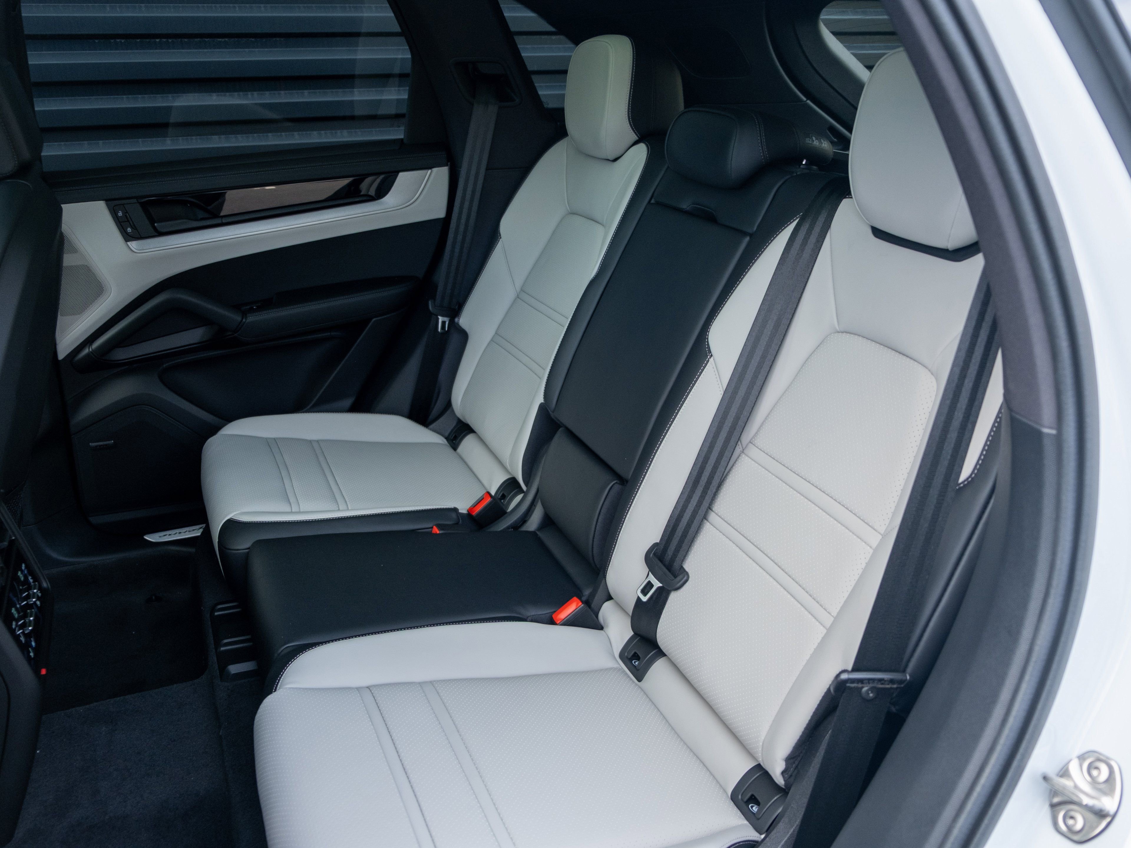 New 2026 Porsche Cayenne S image 37