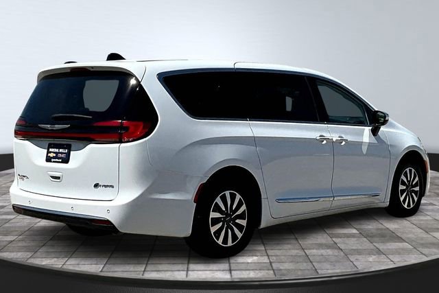 Used 2023 Chrysler Pacifica Limited image 7