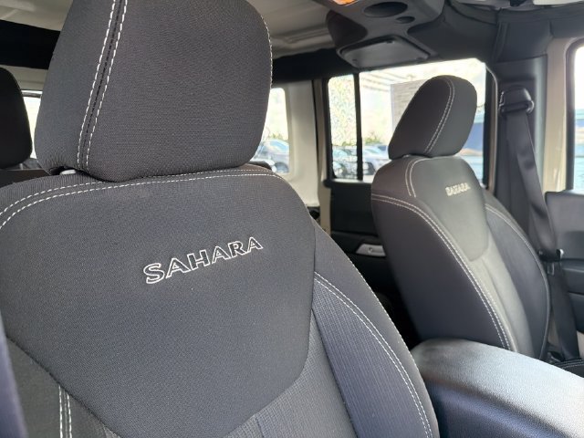 Used 2017 Jeep Wrangler Unlimited Sahara w/ Connectivity Group AWD/4WD image 24