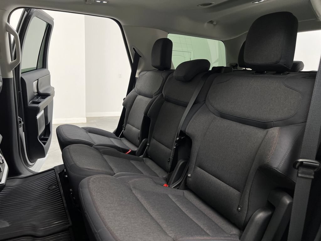 Used 2025 Ford Expedition Active RWD image 16
