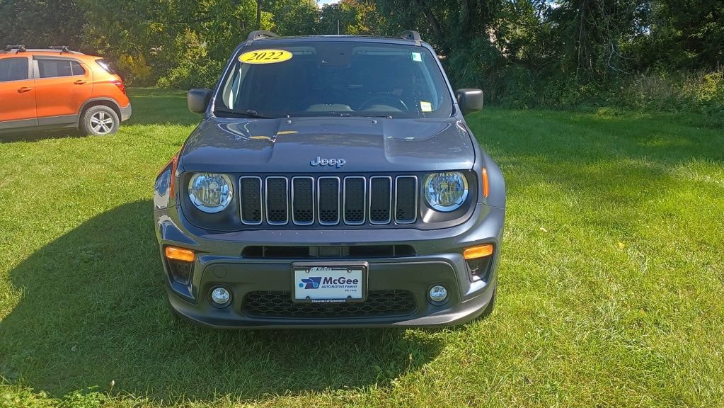 Used 2022 Jeep Renegade Latitude w/ Sun/Sound Group AWD/4WD image 2