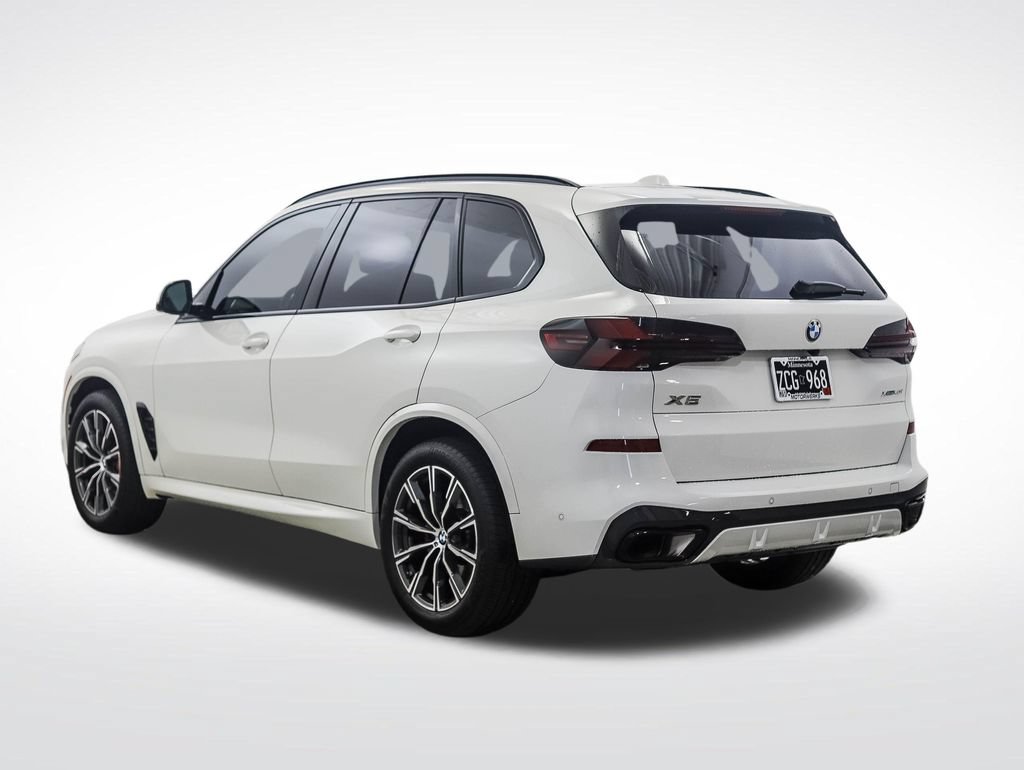 Certified 2024 BMW X5 xDrive40i w/ M Sport Package AWD/4WD image 3