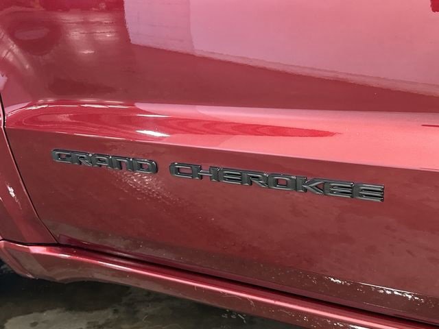 Used 2018 Jeep Grand Cherokee Altitude image 29