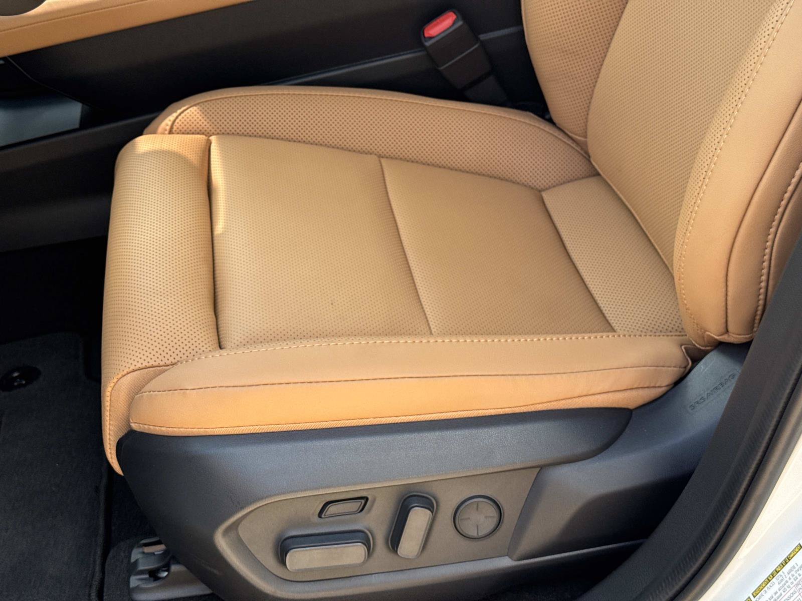 New 2026 Lexus ES 350e w/ Cold Area Package FWD image 12