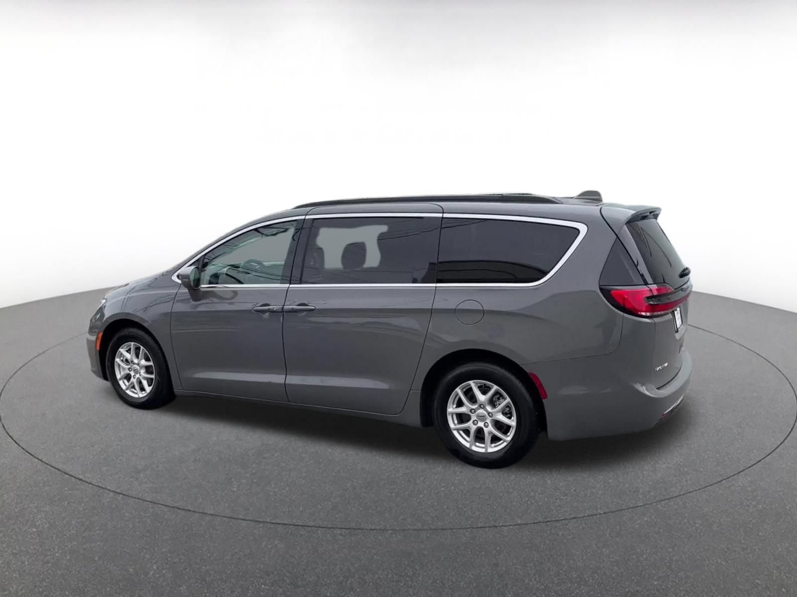 Used 2022 Chrysler Pacifica Touring-L FWD image 10