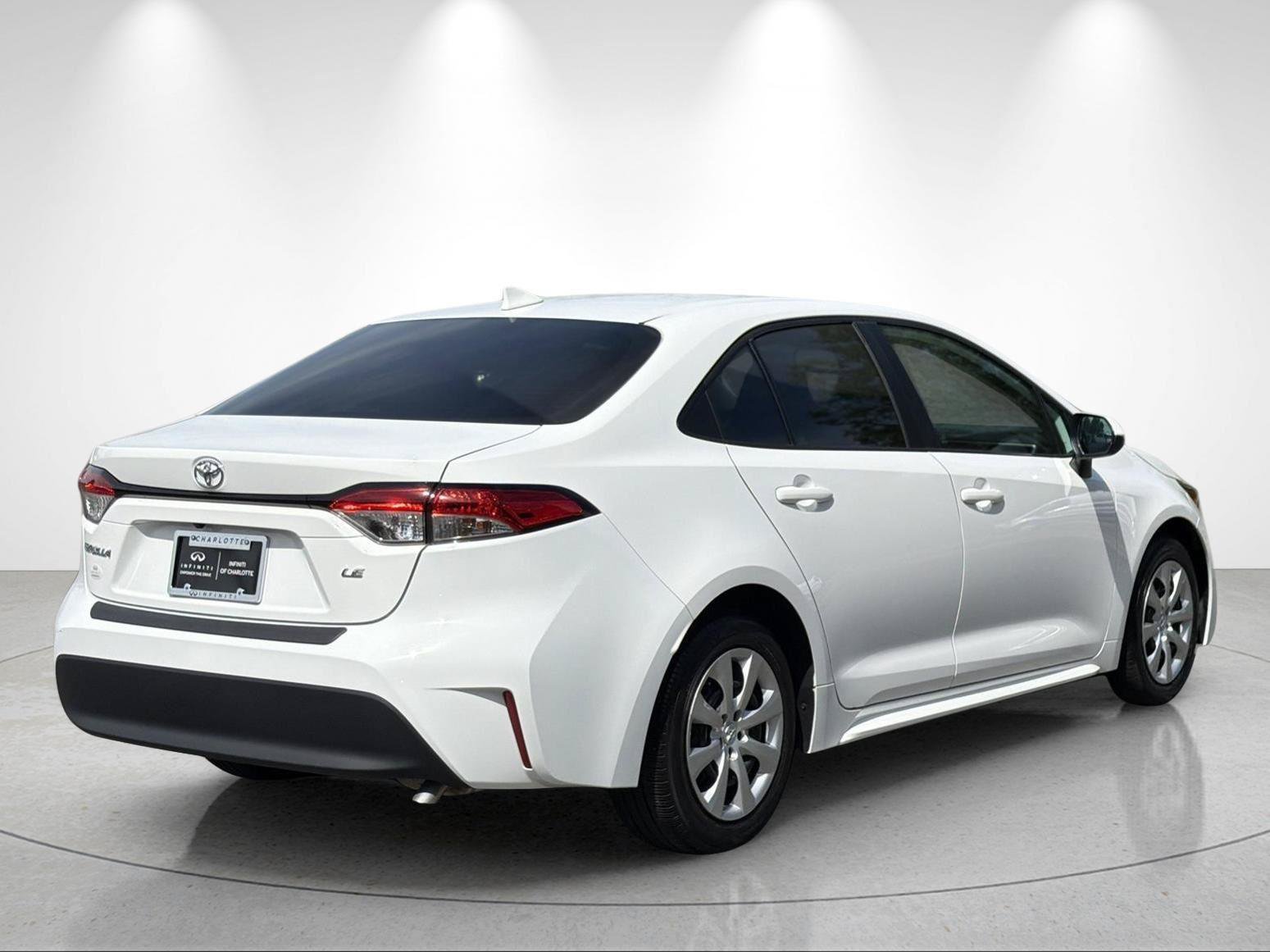 Used 2023 Toyota Corolla LE w/ Carpet Mat Package (TMS) FWD image 5