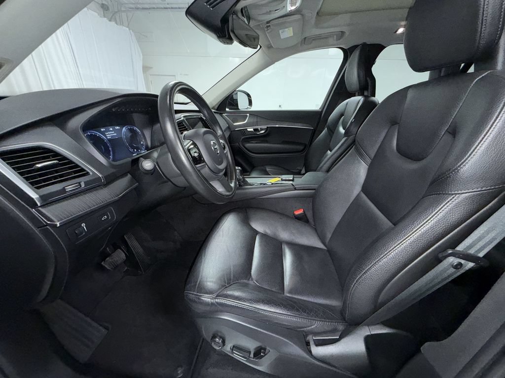 Used 2020 Volvo XC90 T6 Momentum AWD/4WD image 3