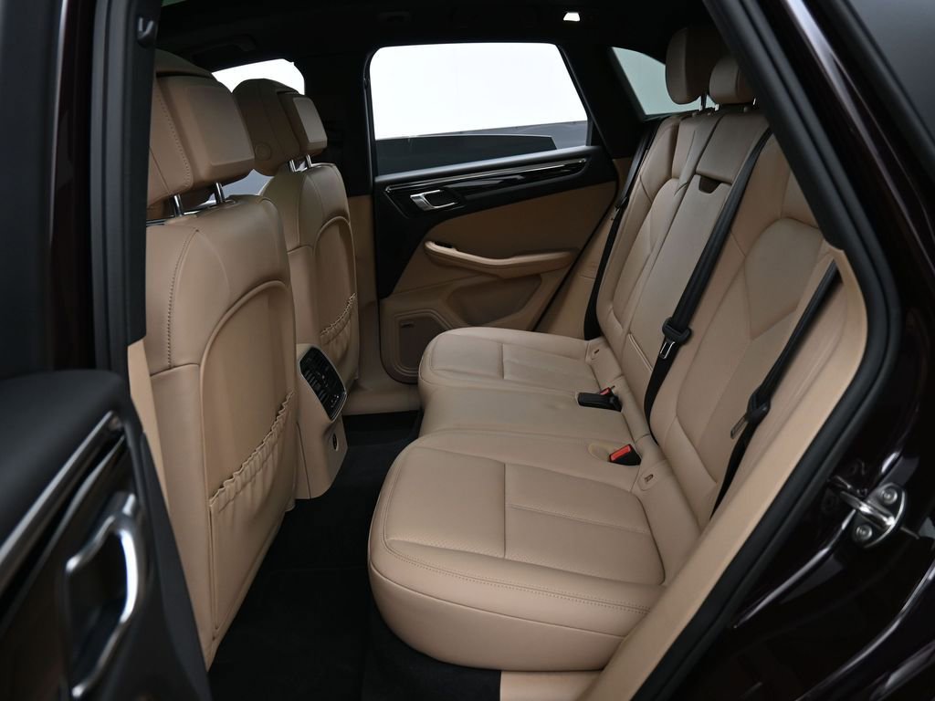 Certified 2025 Porsche Macan image 24