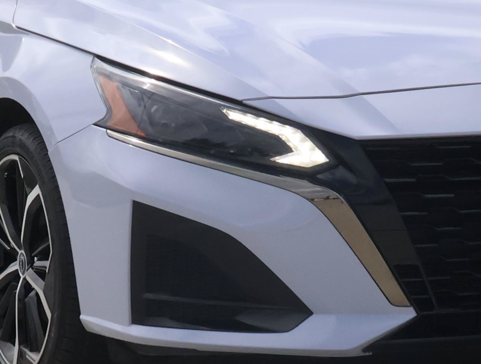 Used 2025 Nissan Altima 2.5 SR w/ SR Premium Package FWD image 7