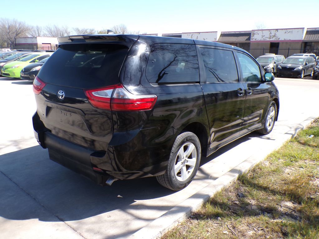 Used 2020 Toyota Sienna L image 7