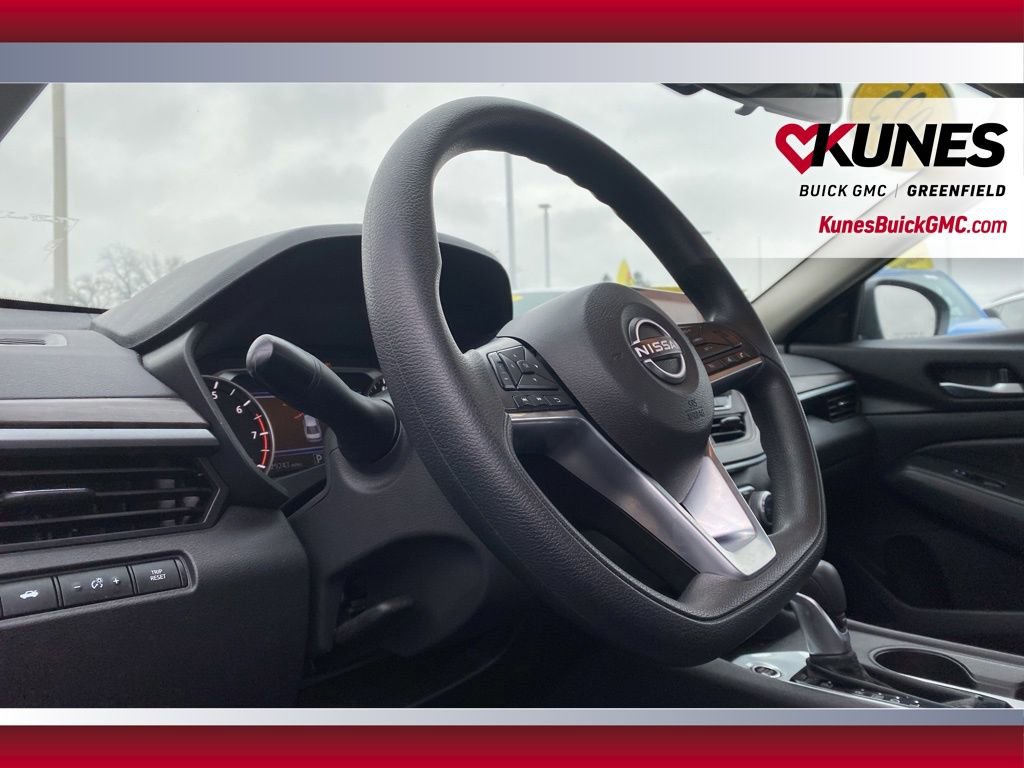 Used 2025 Nissan Altima 2.5 SV image 17