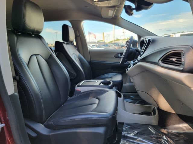 Used 2023 Chrysler Pacifica Touring-L FWD image 25