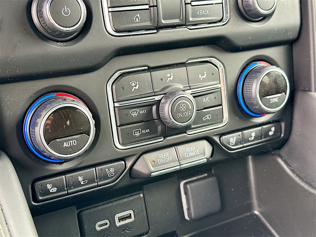 Used 2024 Chevrolet Suburban Premier image 15