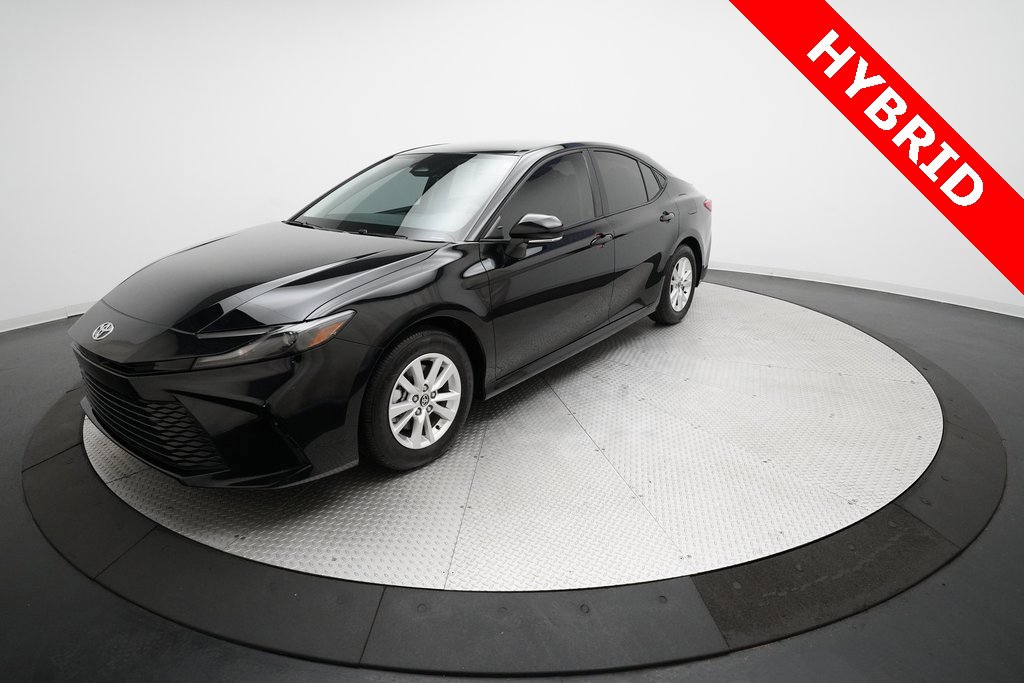 Used 2025 Toyota Camry LE video 1