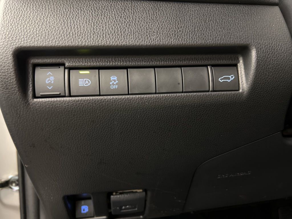 Used 2022 Toyota Venza XLE image 26