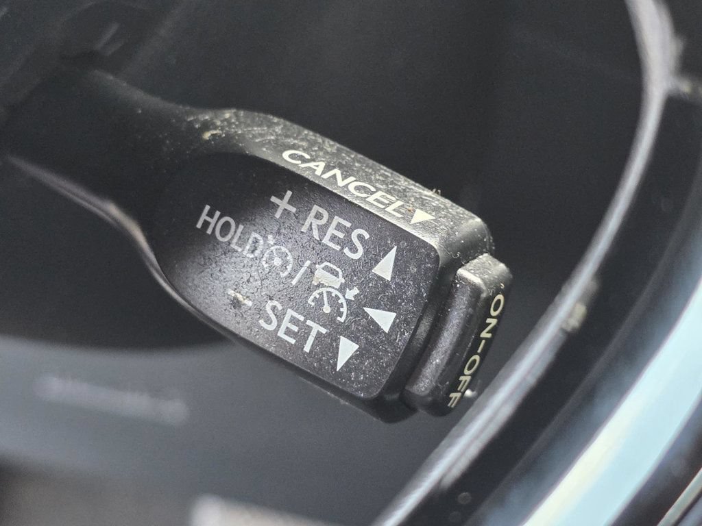 Used 2021 Toyota C-HR XLE FWD image 22