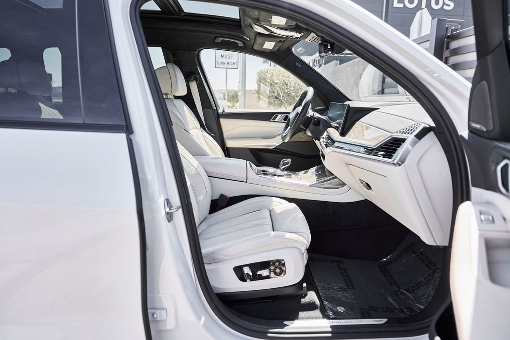 Used 2023 BMW ALPINA XB7 image 26