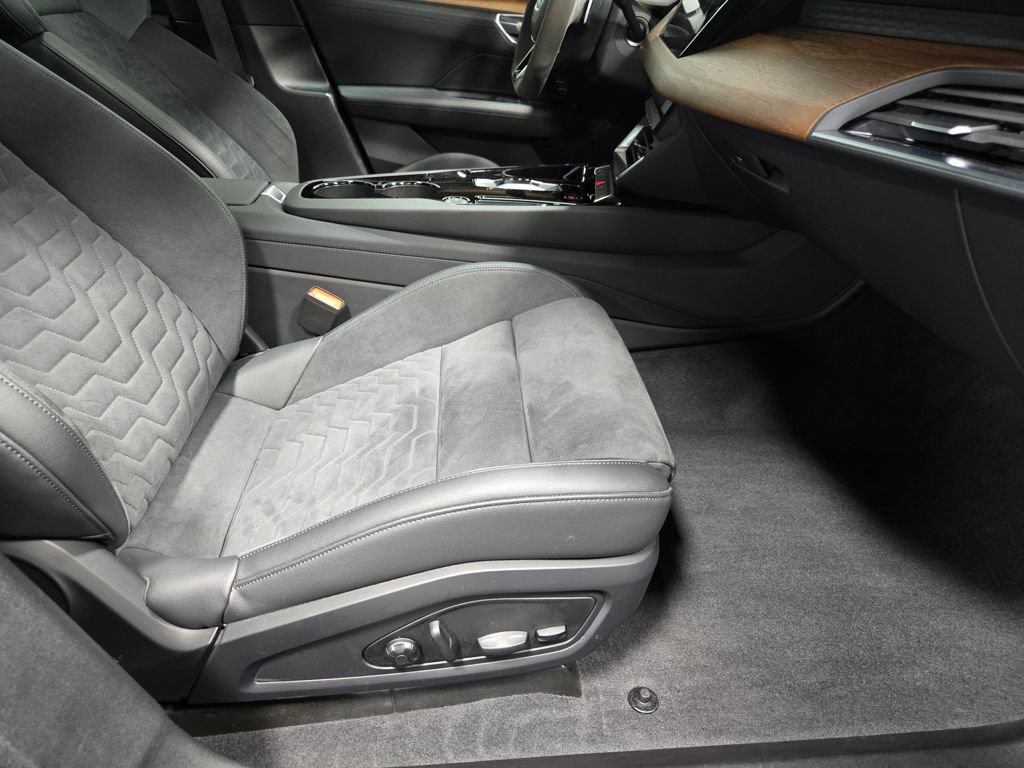 Used 2022 Audi e-tron GT Premium Plus image 51